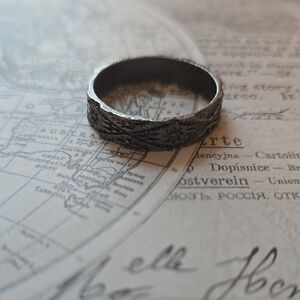 Elegant Black Patterned Ring